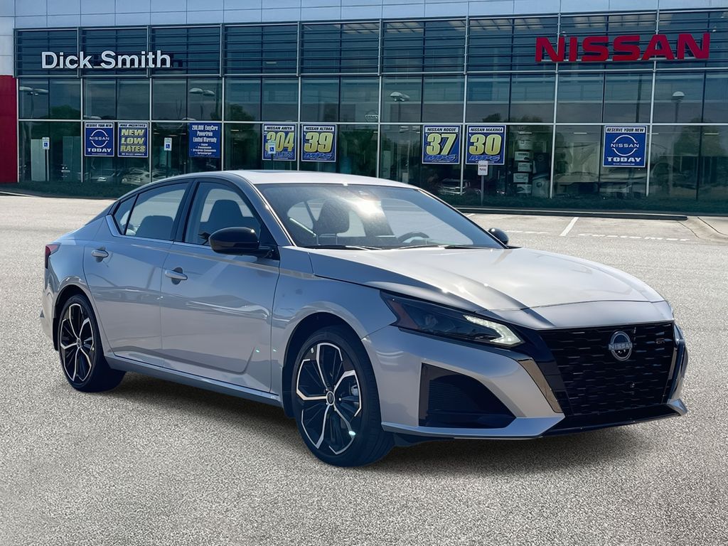 2025 Nissan Altima SR's photo