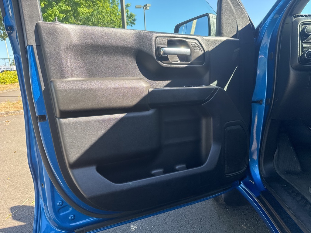 2023 Chevrolet Silverado 1500 Custom photo 11