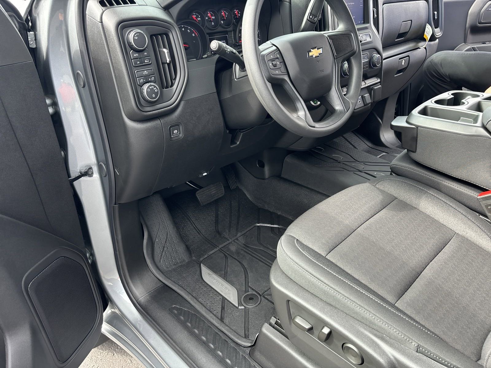 2025 Chevrolet Silverado 1500 Custom photo 13