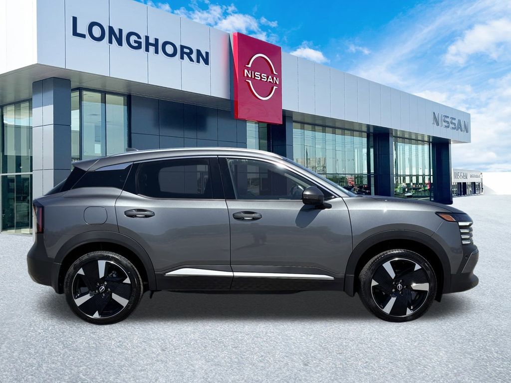 2025 Nissan Kicks SR photo 2