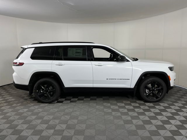 2025 Jeep Grand Cherokee Limited photo 7