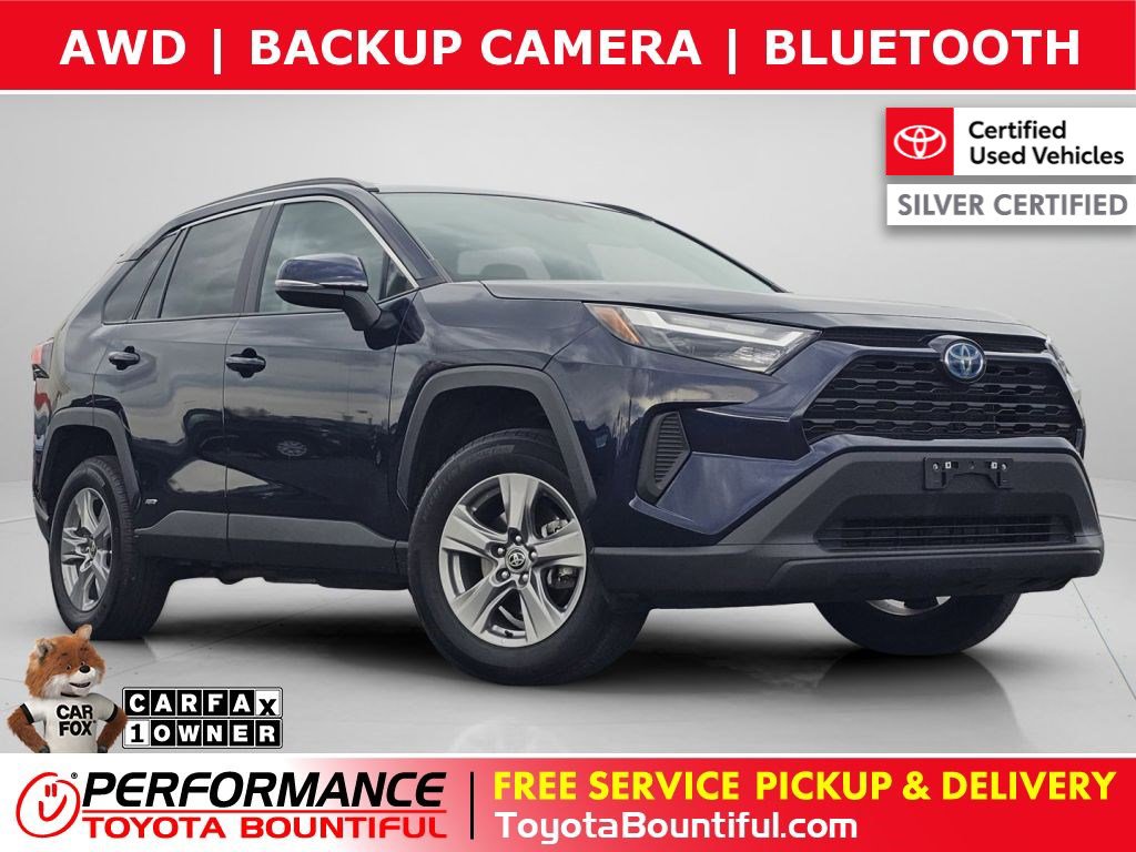 2022 Toyota RAV4 XLE's photo