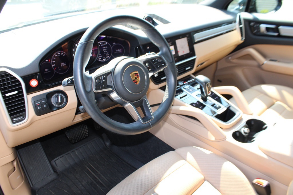 2023 Porsche Cayenne Platinum Edition photo 4