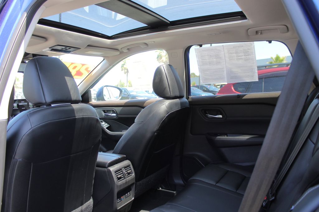 2023 Nissan Rogue SL photo 12