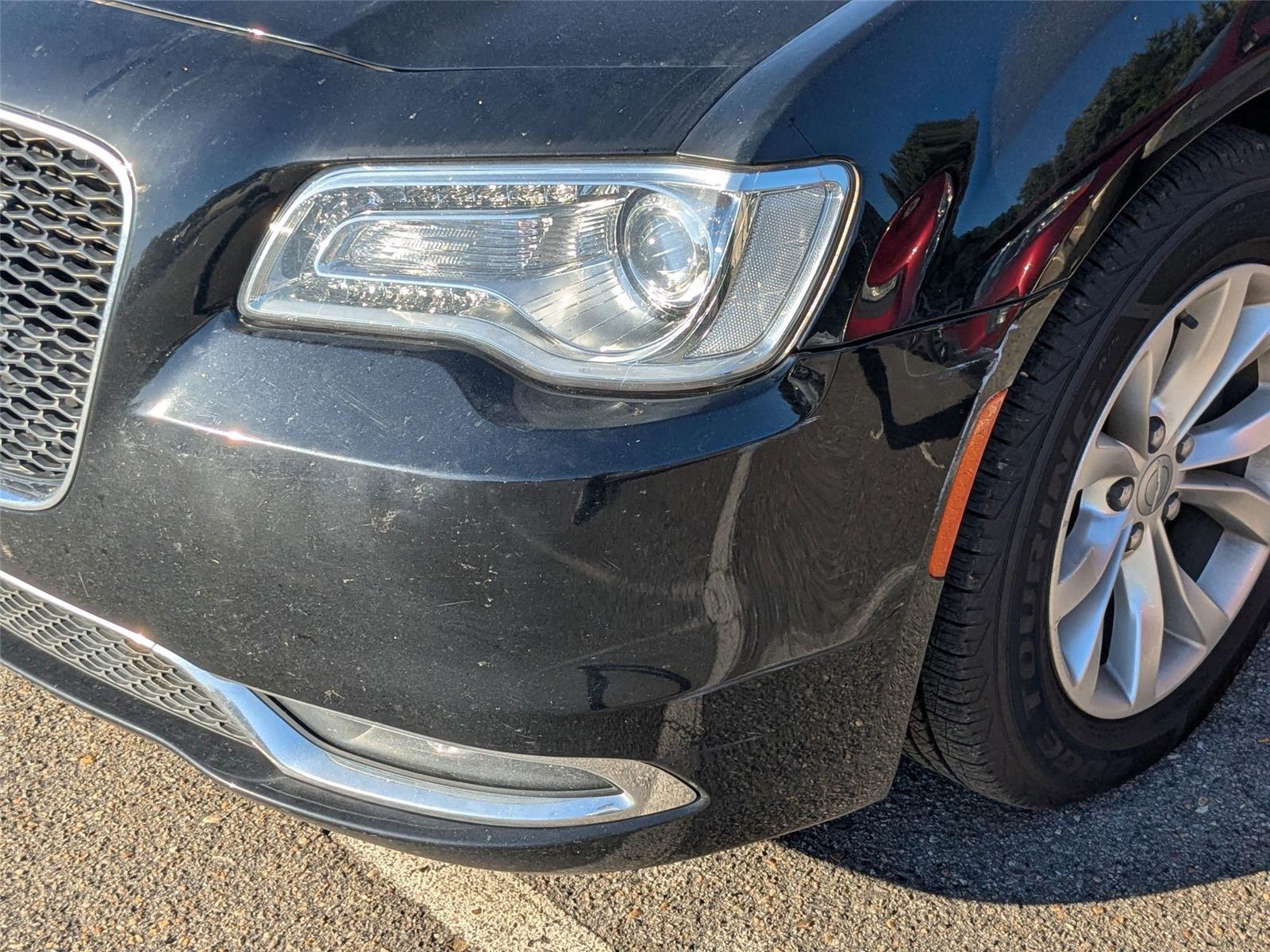 2016 Chrysler 300 Limited photo 4