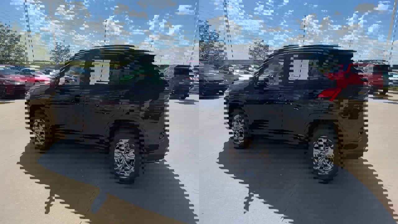 2025 Toyota RAV4 Hybrid LE photo 6