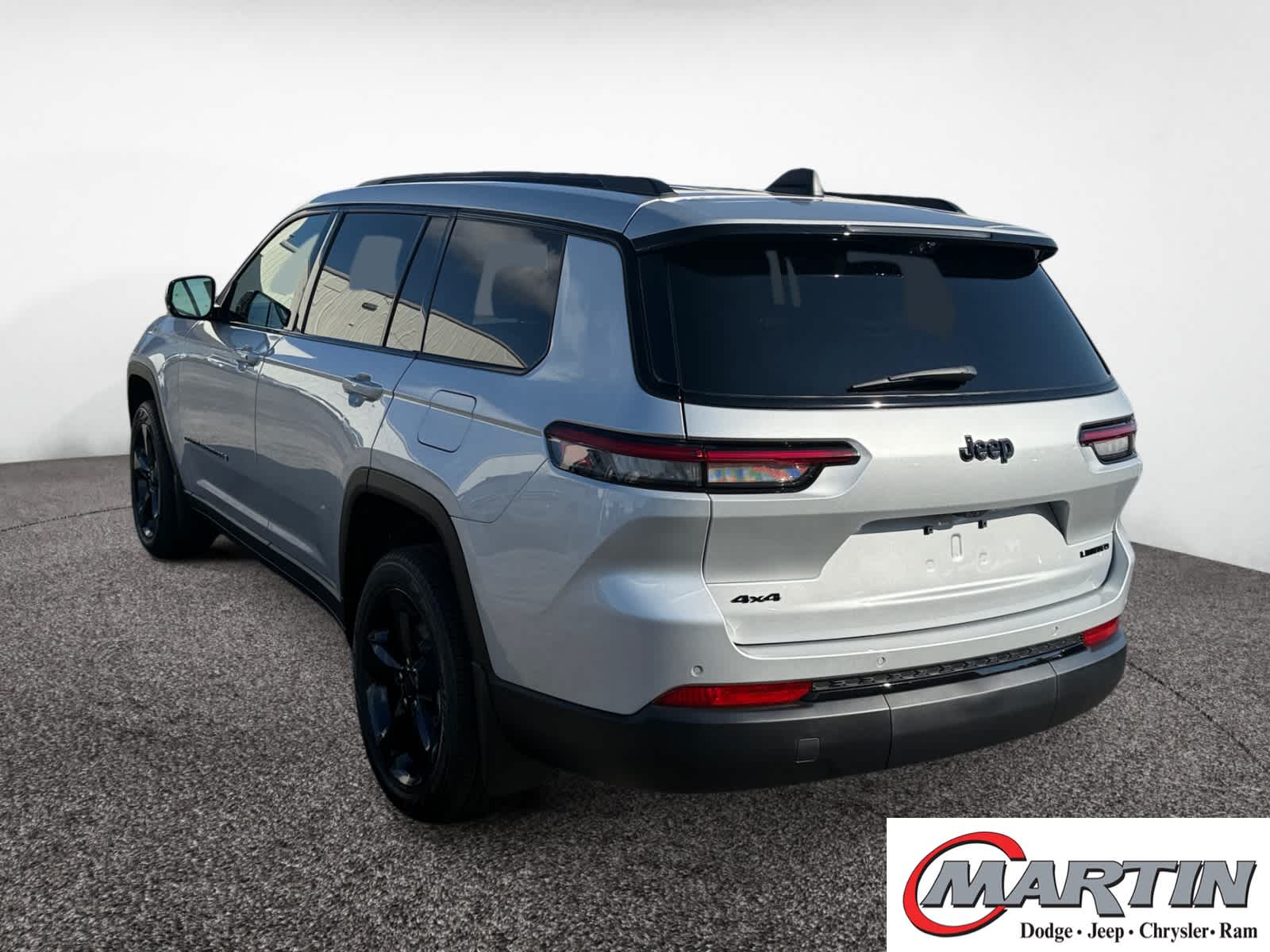 2025 Jeep Grand Cherokee Limited photo 3