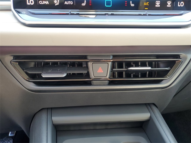 2025 Volkswagen Tiguan SE photo 18