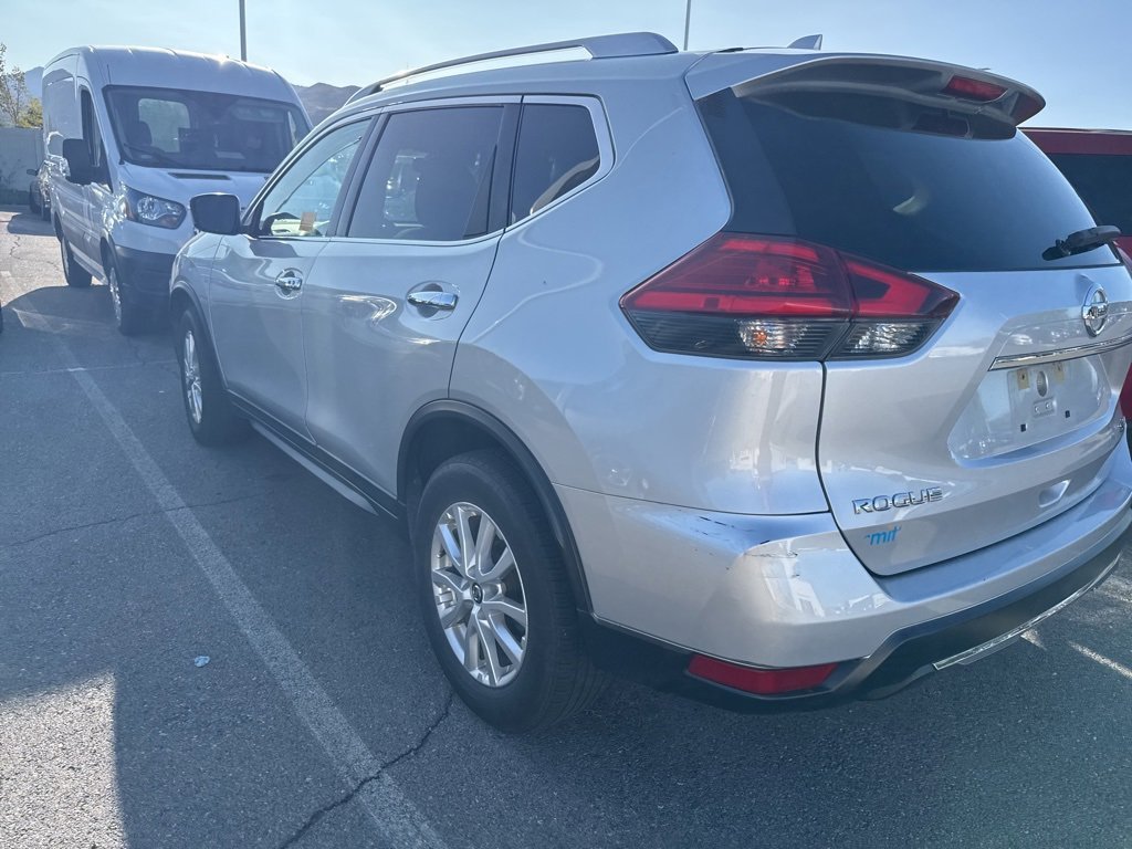 2017 Nissan Rogue SV photo 17