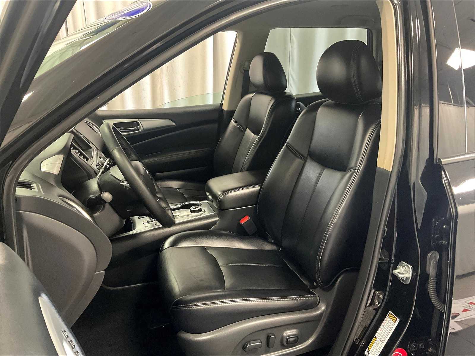 2019 Nissan Pathfinder SL photo 10