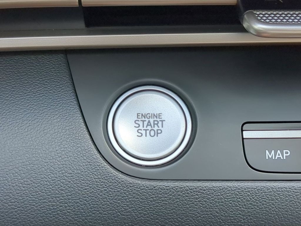 2023 Hyundai Elantra SEL photo 25