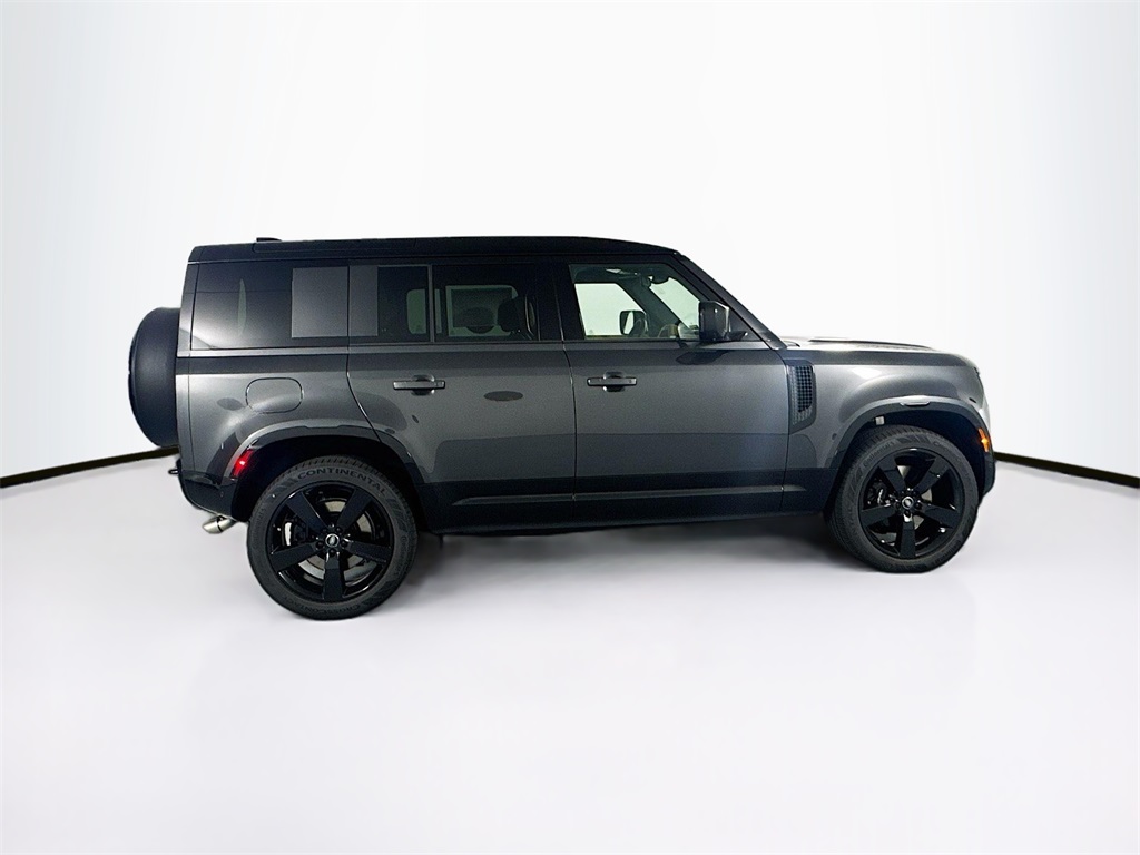 2025 Land Rover Defender 110 V8 photo 4