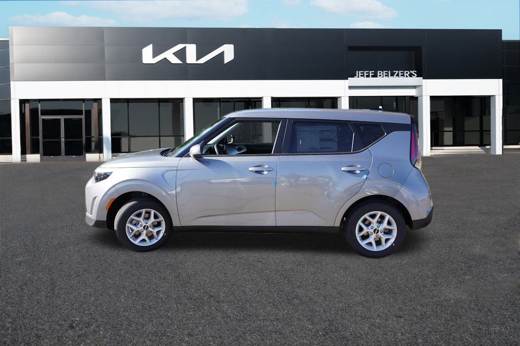 2025 Kia Soul LX photo 4