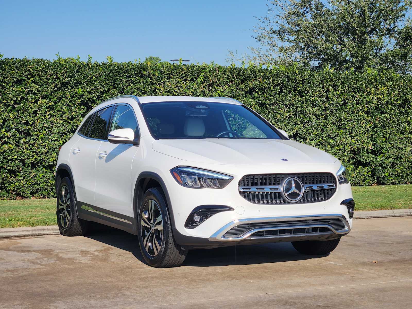 2025 Mercedes Benz GLA 250 photo 3