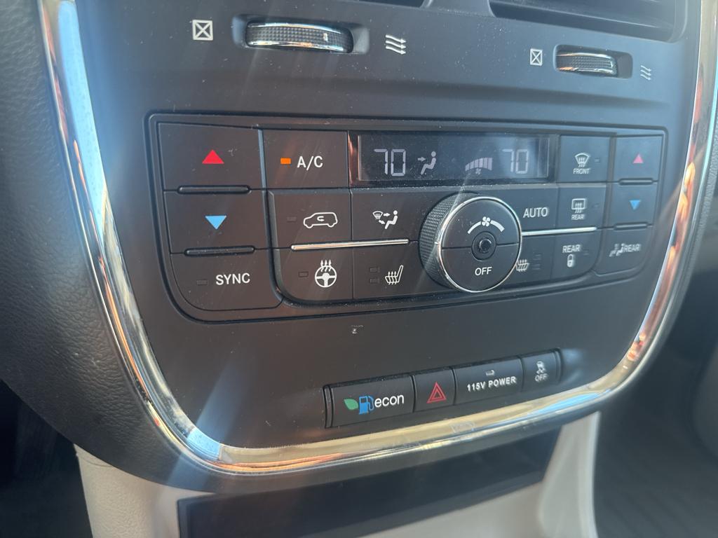 2014 Chrysler Town & Country photo 18