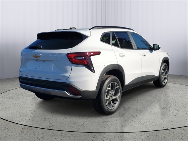 2024 Chevrolet Trax LT photo 2