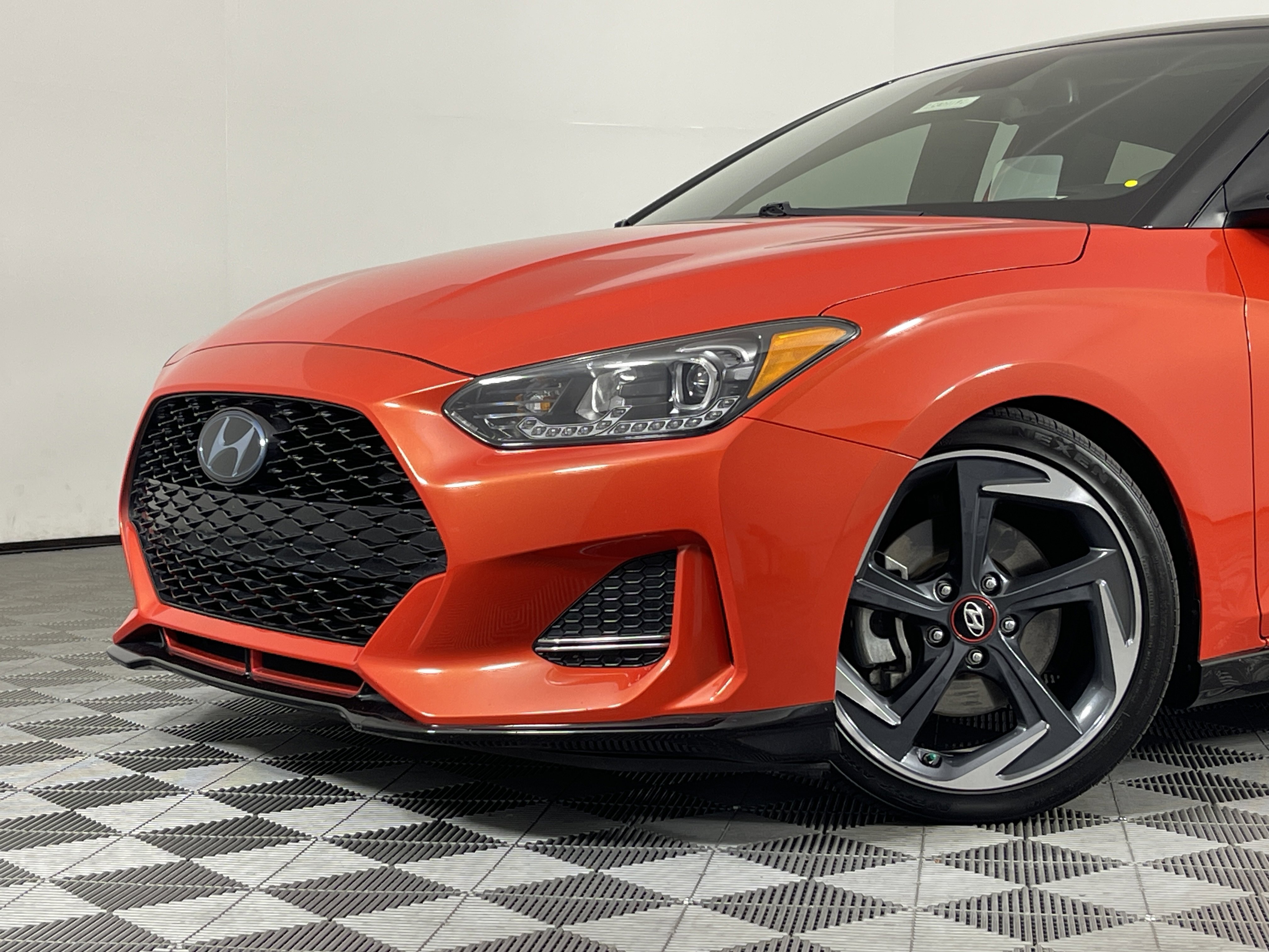 2020 Hyundai Veloster Turbo Ultimate photo 2