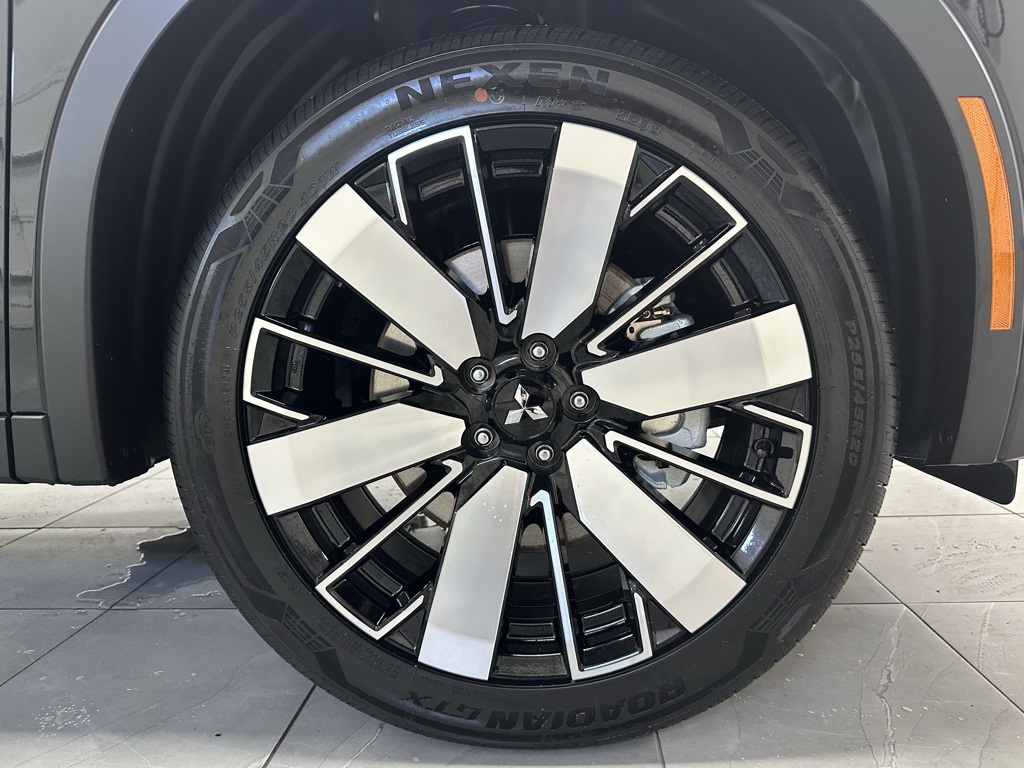 2025 Mitsubishi Outlander SE photo 9
