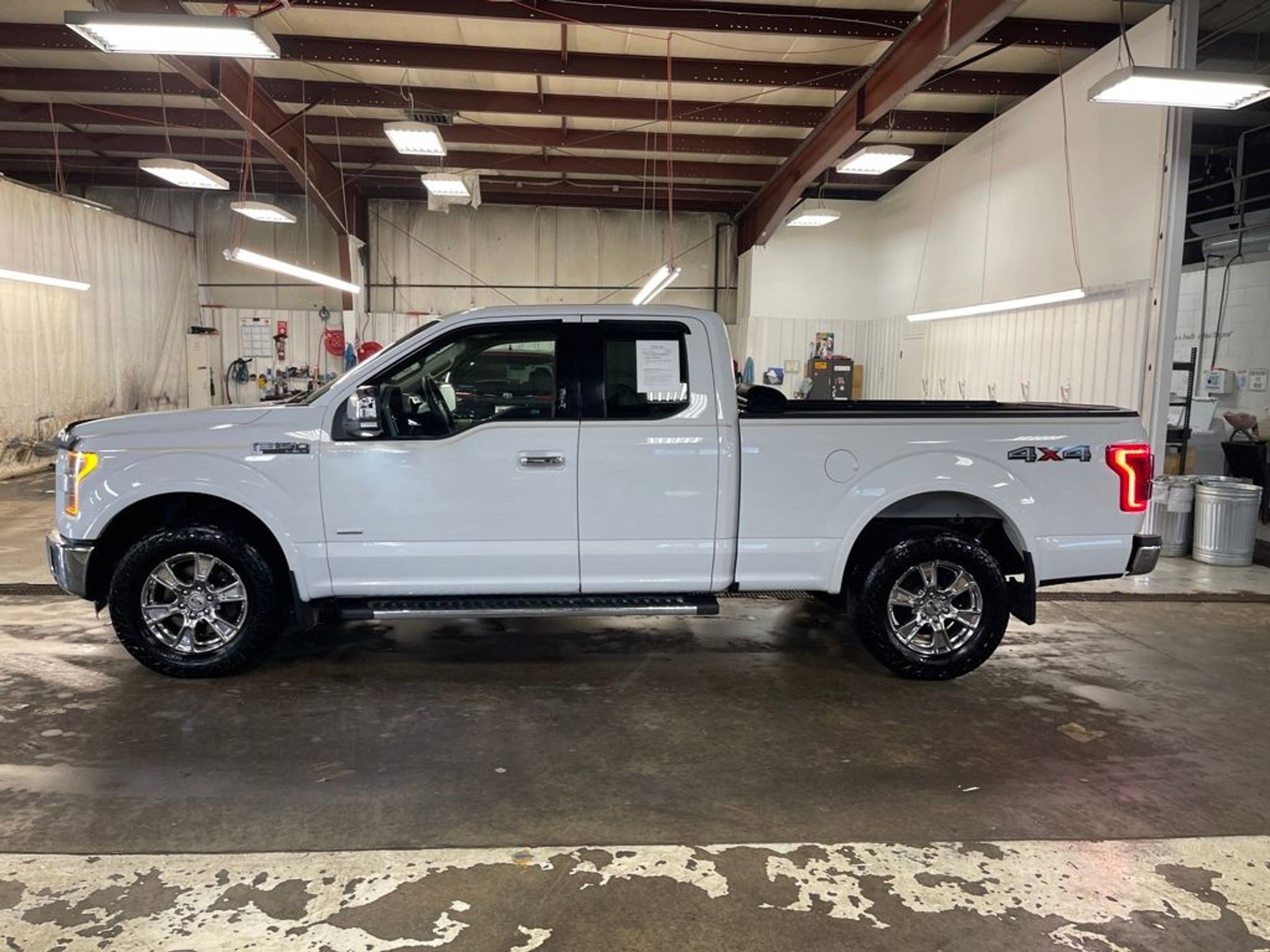 2016 Ford F-150 Lariat photo 2