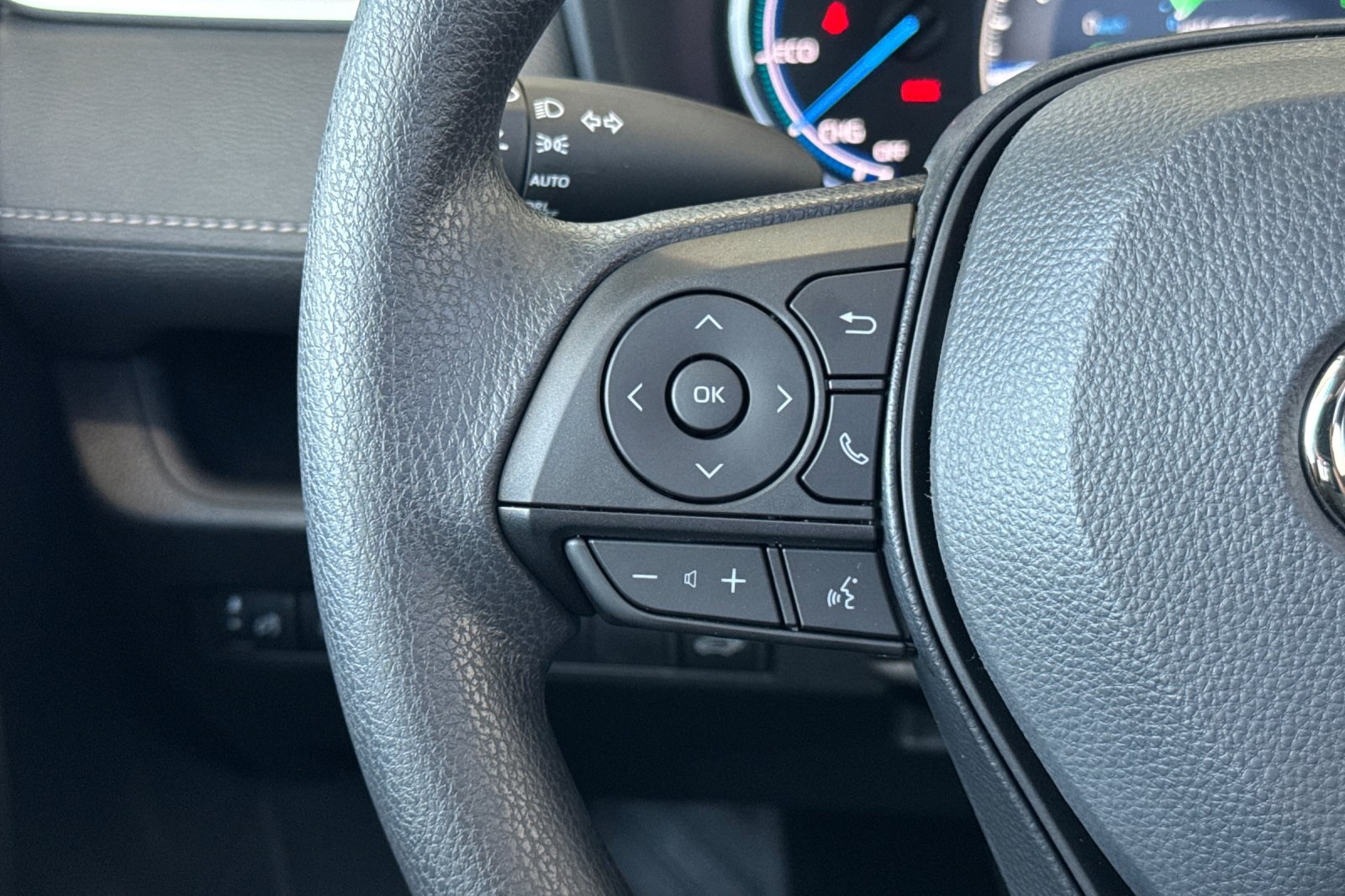 2025 Toyota RAV4 Hybrid XLE photo 25