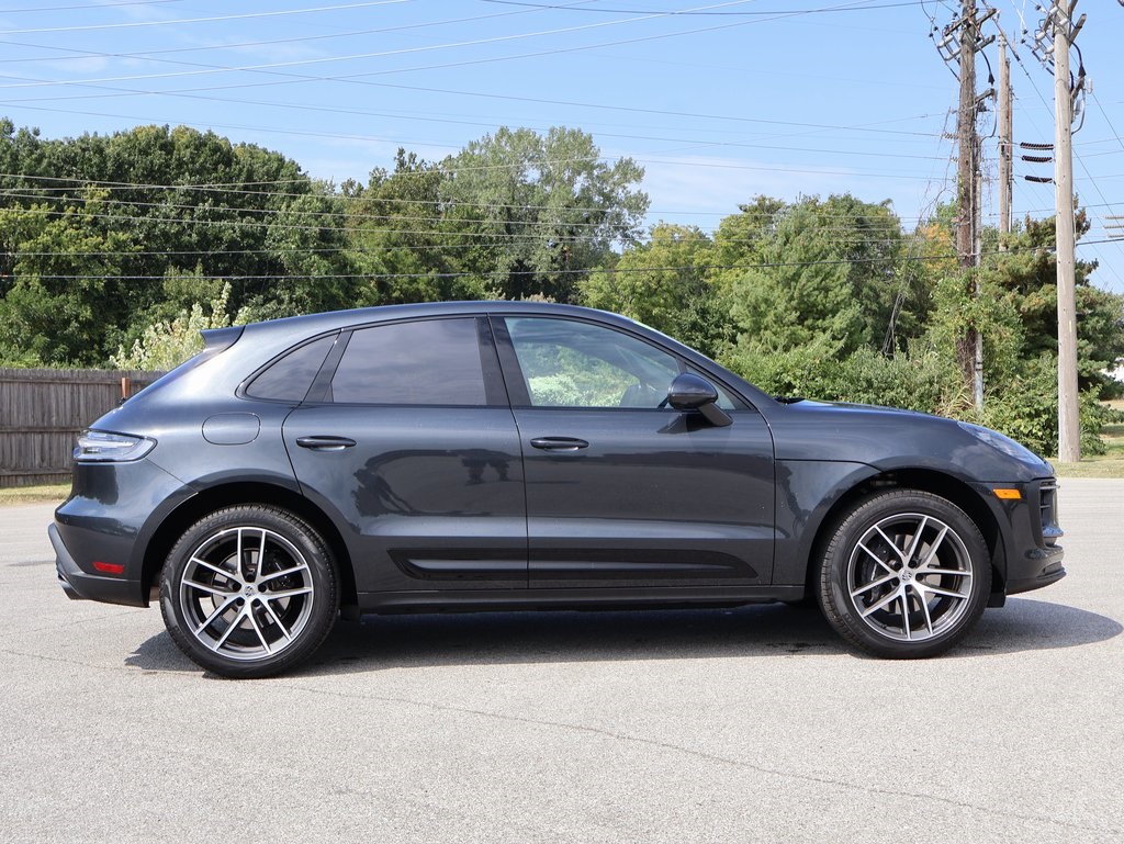 2025 Porsche Macan T photo 8