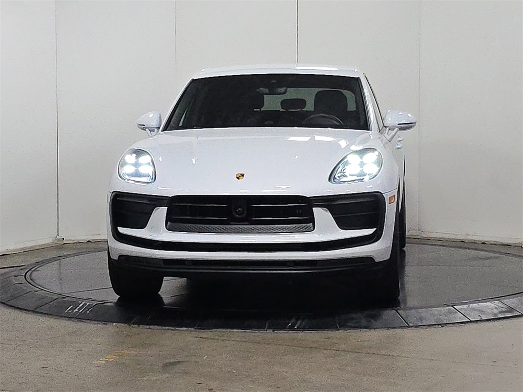 2024 Porsche Macan photo 2