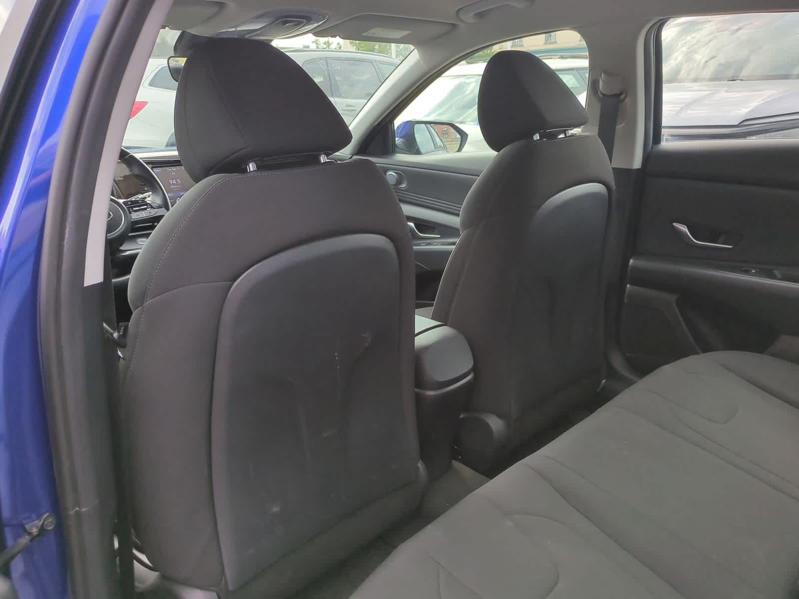2022 Hyundai Elantra SEL Convenience photo 17
