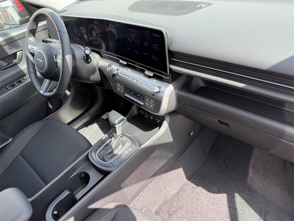 2025 Hyundai Kona SEL photo 17