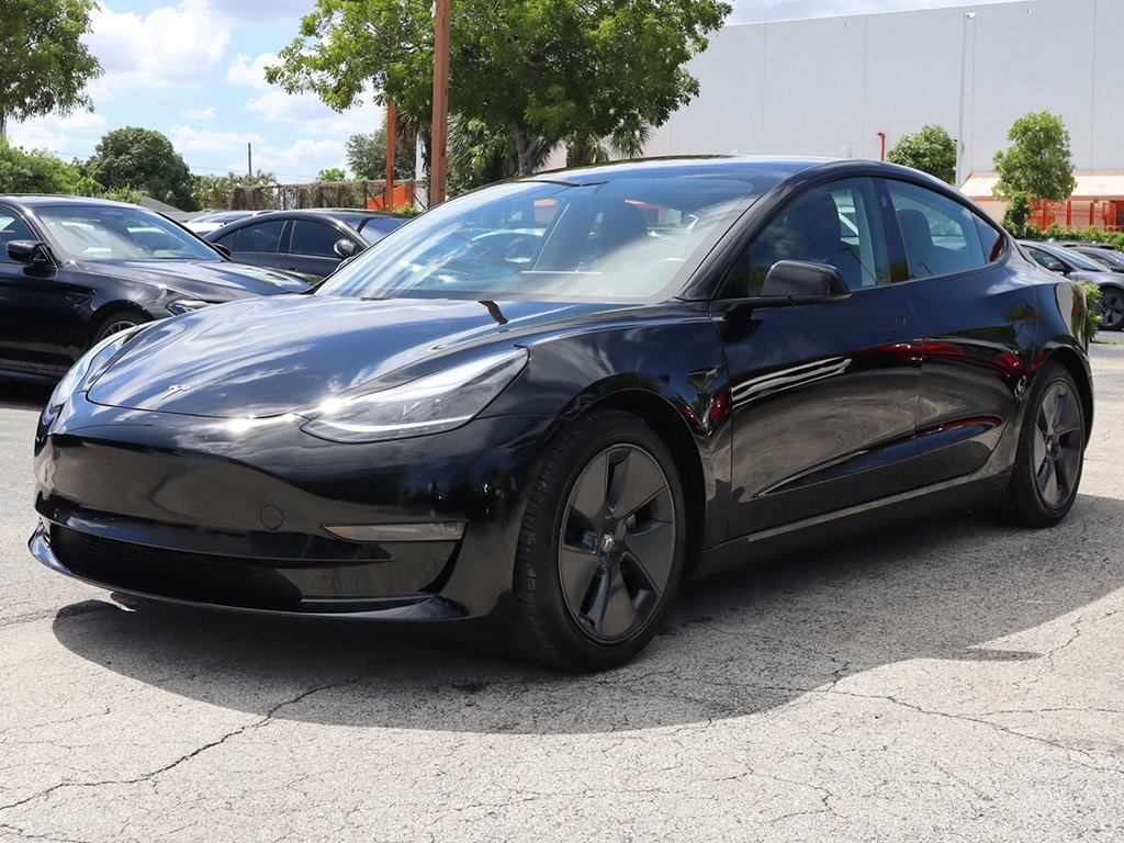 2021 Tesla Model 3 Standard Range Plus photo 4