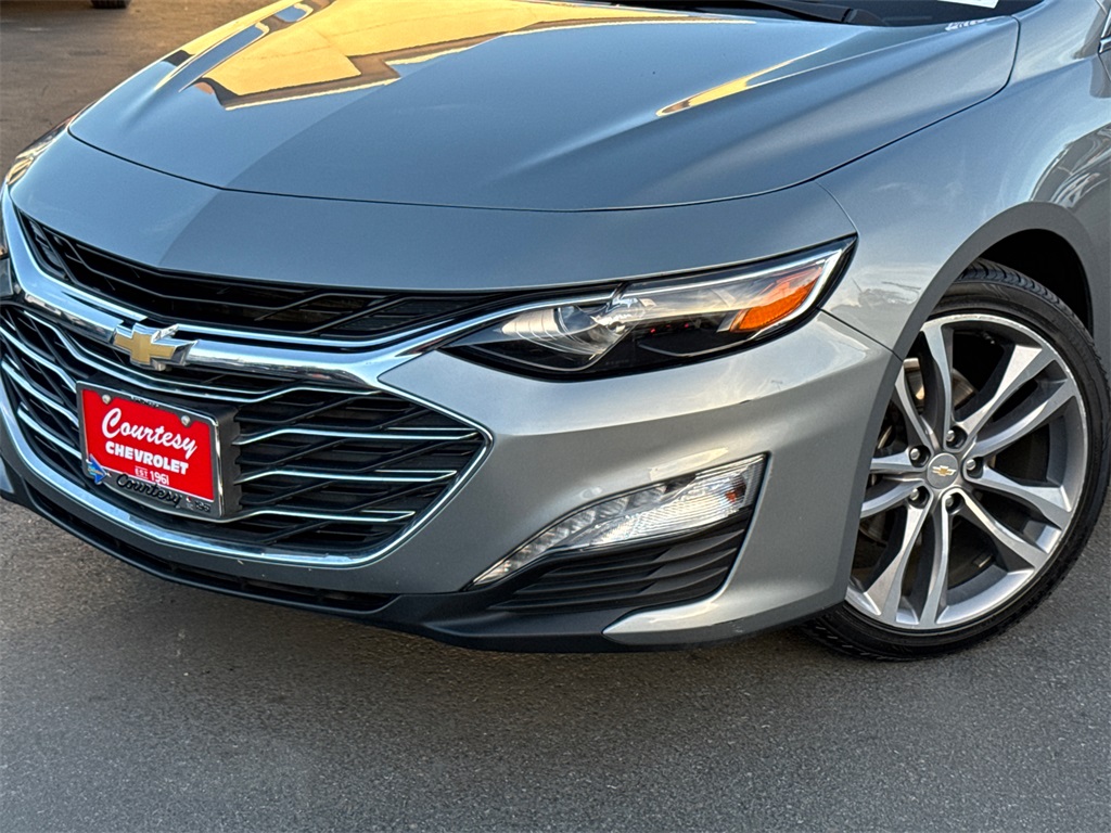 2023 Chevrolet Malibu 1LT photo 2