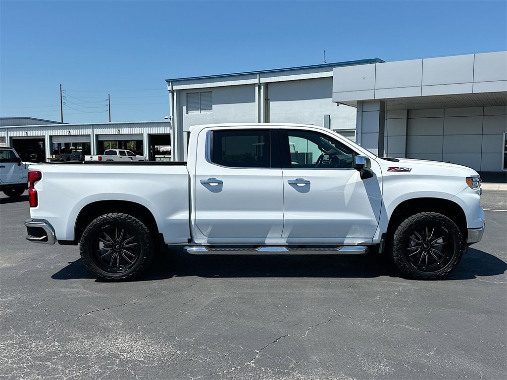 2025 Chevrolet Silverado 1500 LTZ photo 3