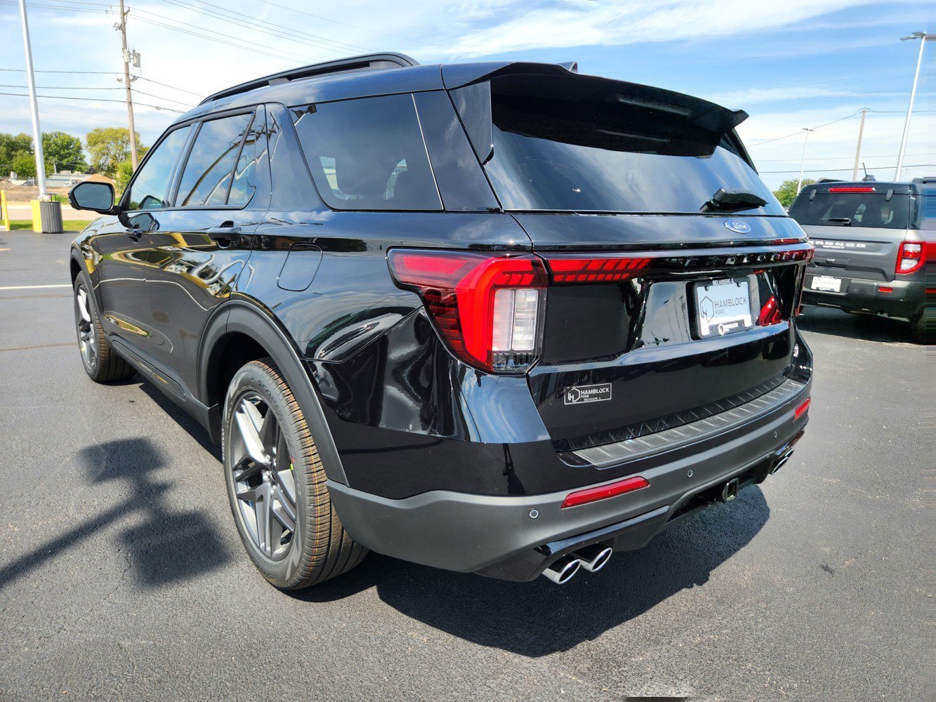 2025 Ford Explorer ST photo 3