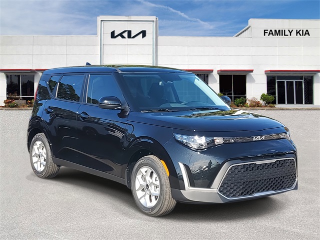 2025 Kia Soul LX's photo