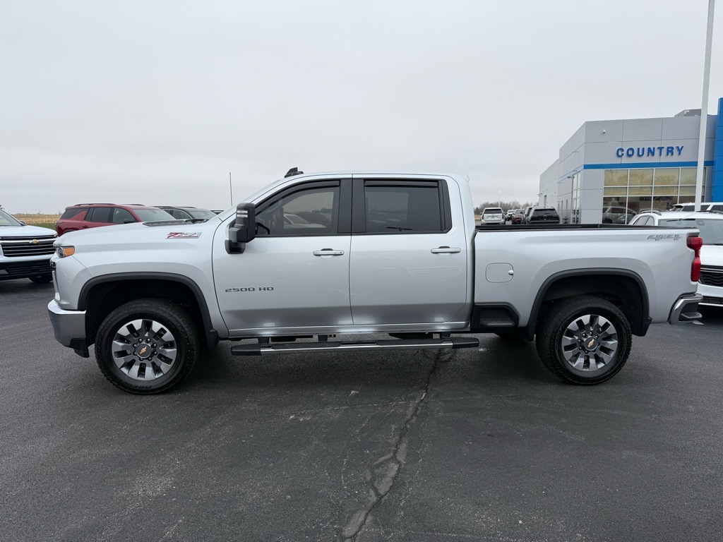 2023 Chevrolet Silverado 2500HD LT photo 2