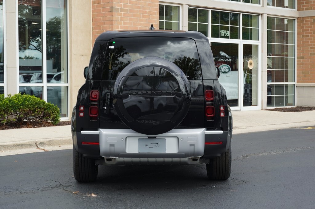 2025 Land Rover Defender 130 S photo 4