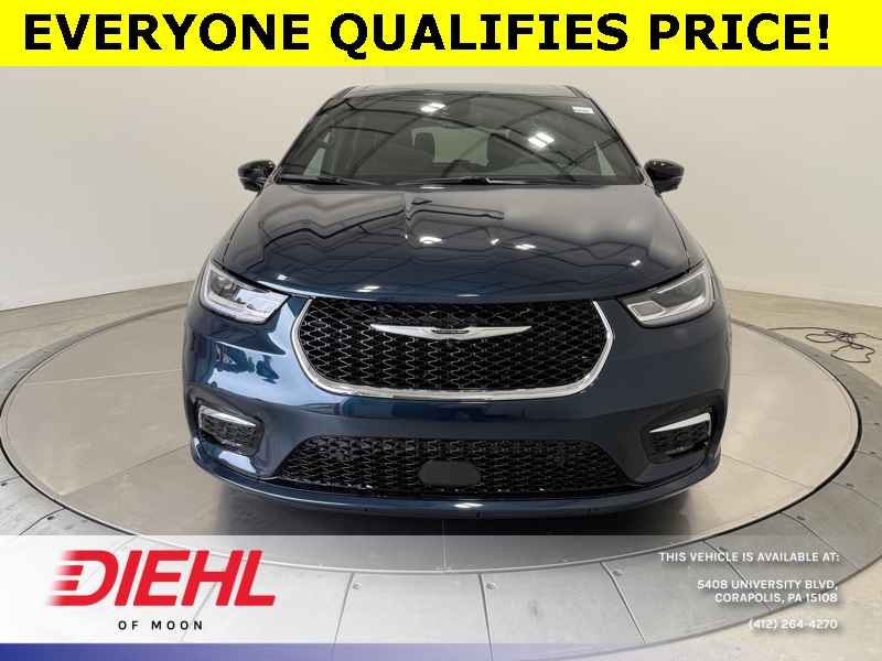 2025 Chrysler Pacifica photo 2