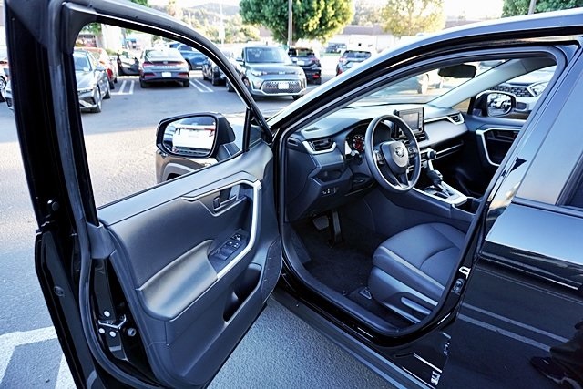 2022 Toyota RAV4 LE photo 34