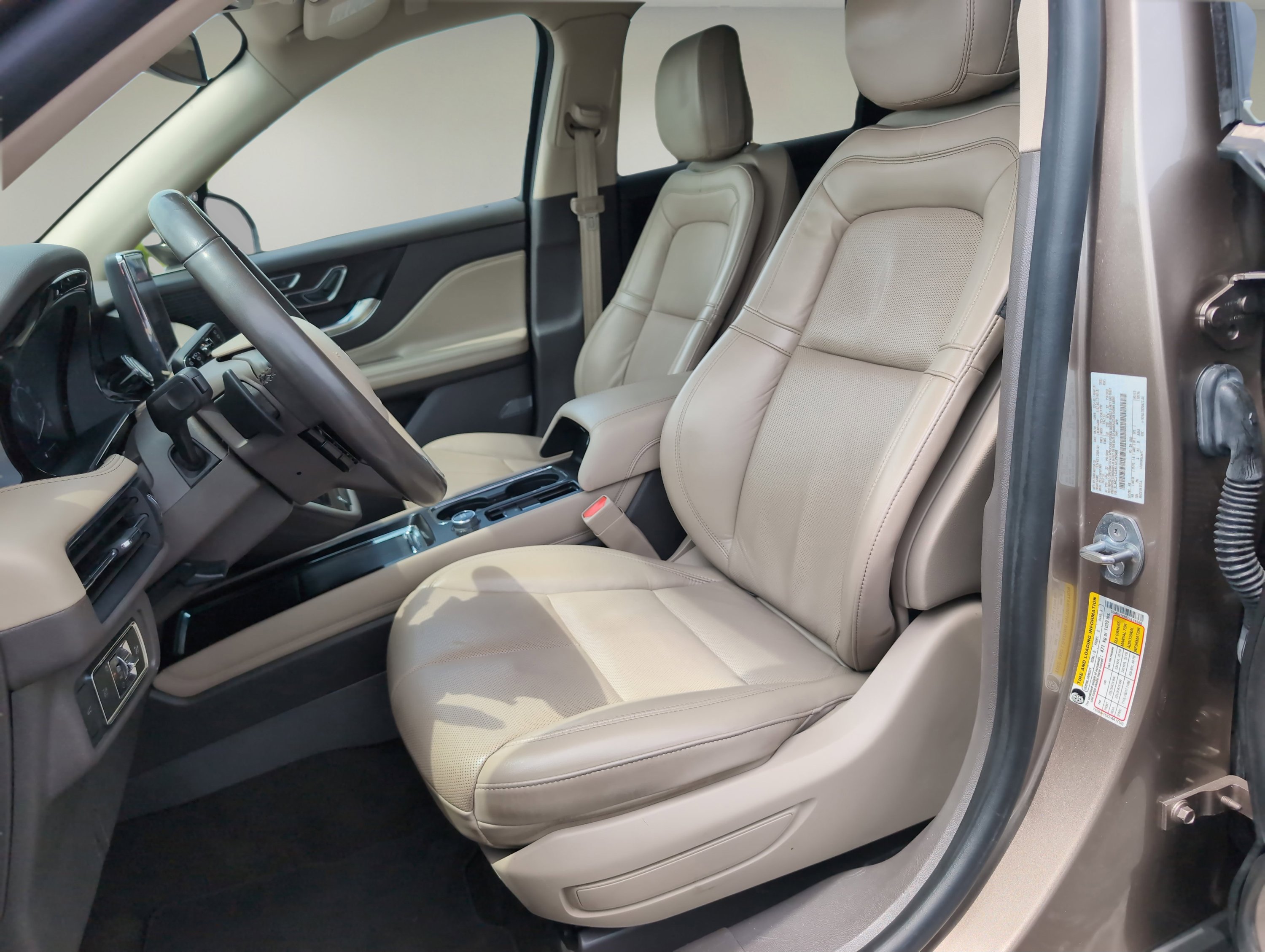 2020 Lincoln Corsair Standard photo 15