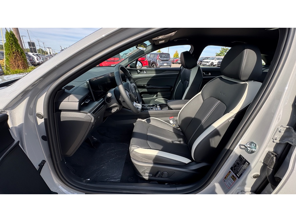 2026 Kia K5 GT-Line photo 8