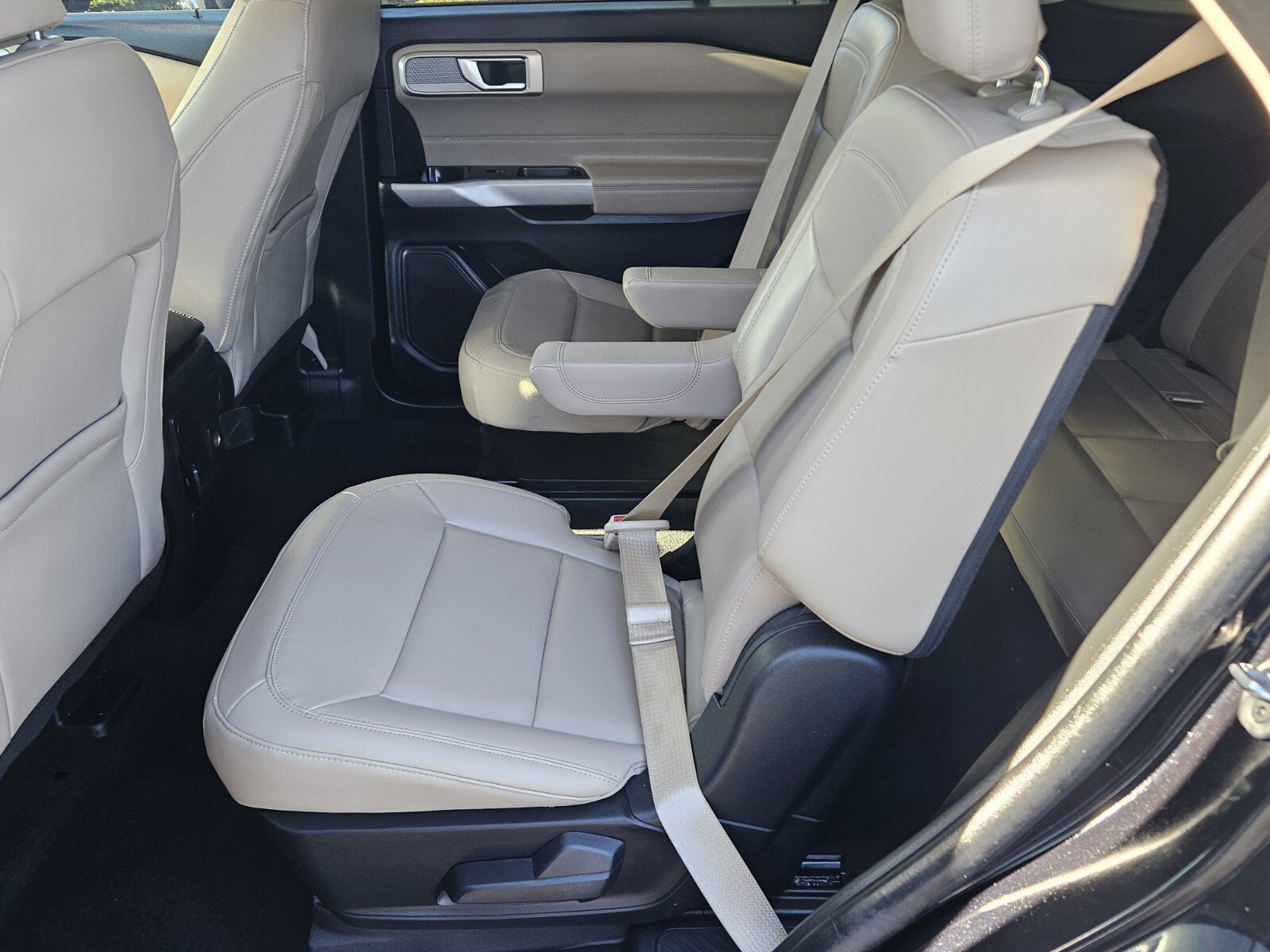 2023 Ford Explorer XLT photo 4