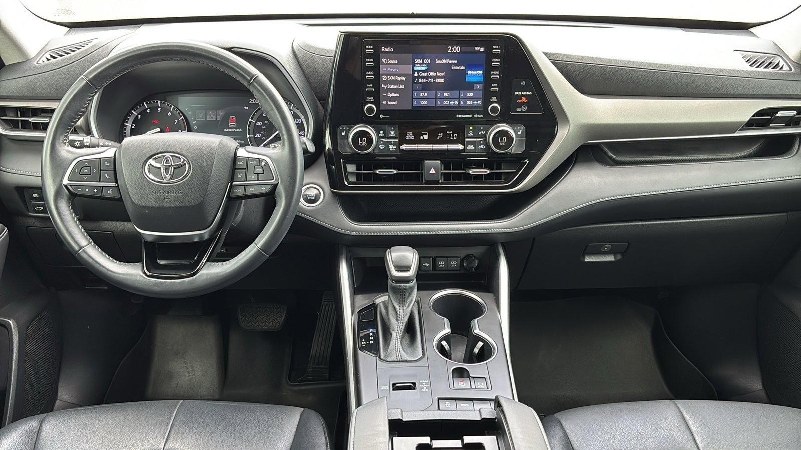 2020 Toyota Highlander XLE photo 2