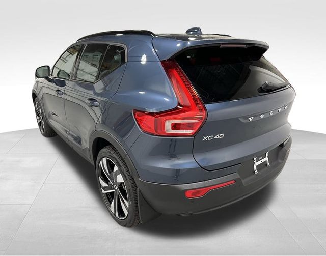 2026 Volvo XC40 photo 4