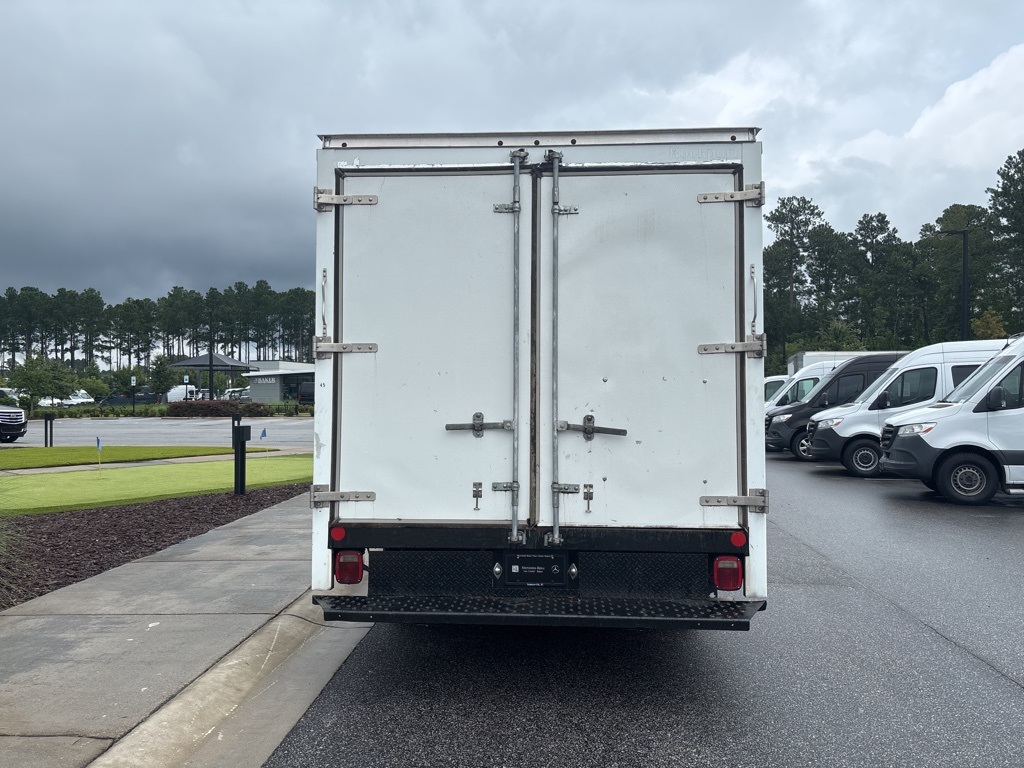 2019 Ford Transit Cutaway photo 3