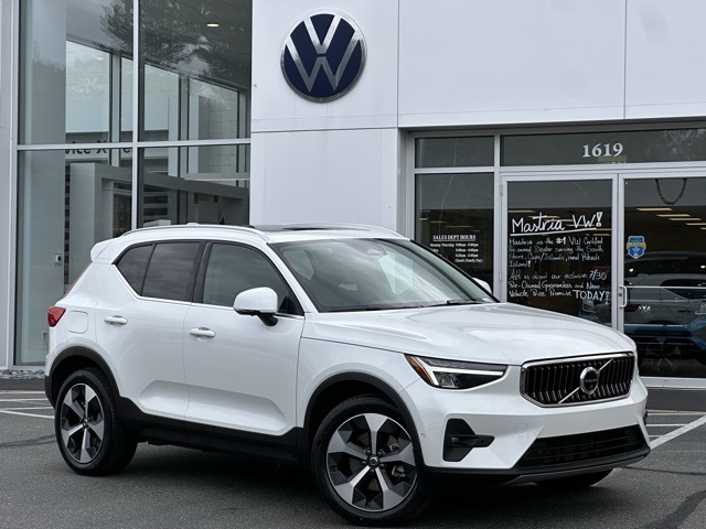 2025 Volvo XC40