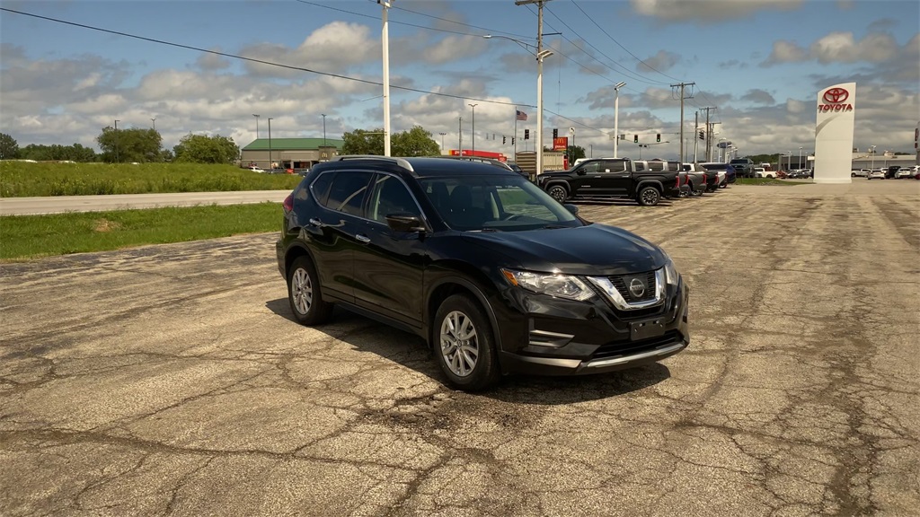 Used 2017 Nissan Rogue SV with VIN 5N1AT2MV7HC892184 for sale in Burns Harbor, IN