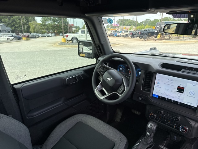 2025 Ford Bronco Base photo 17