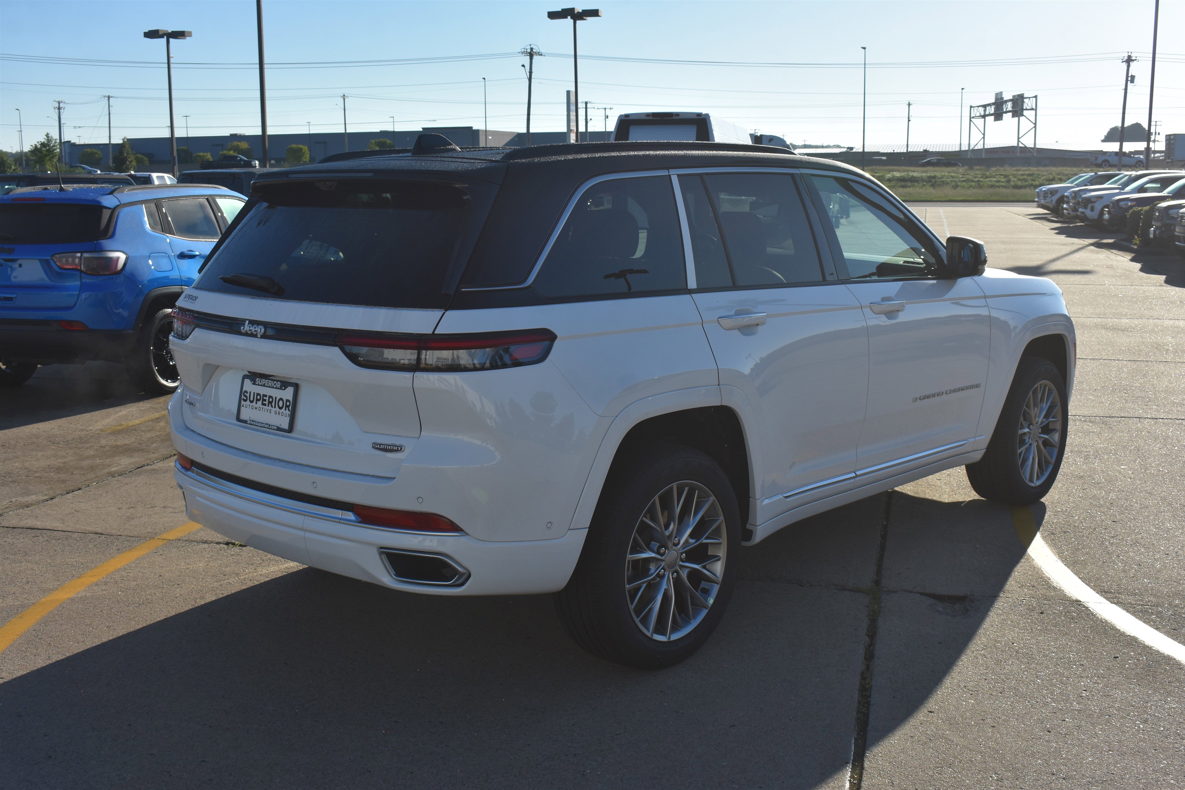 2025 Jeep Grand Cherokee Summit photo 3