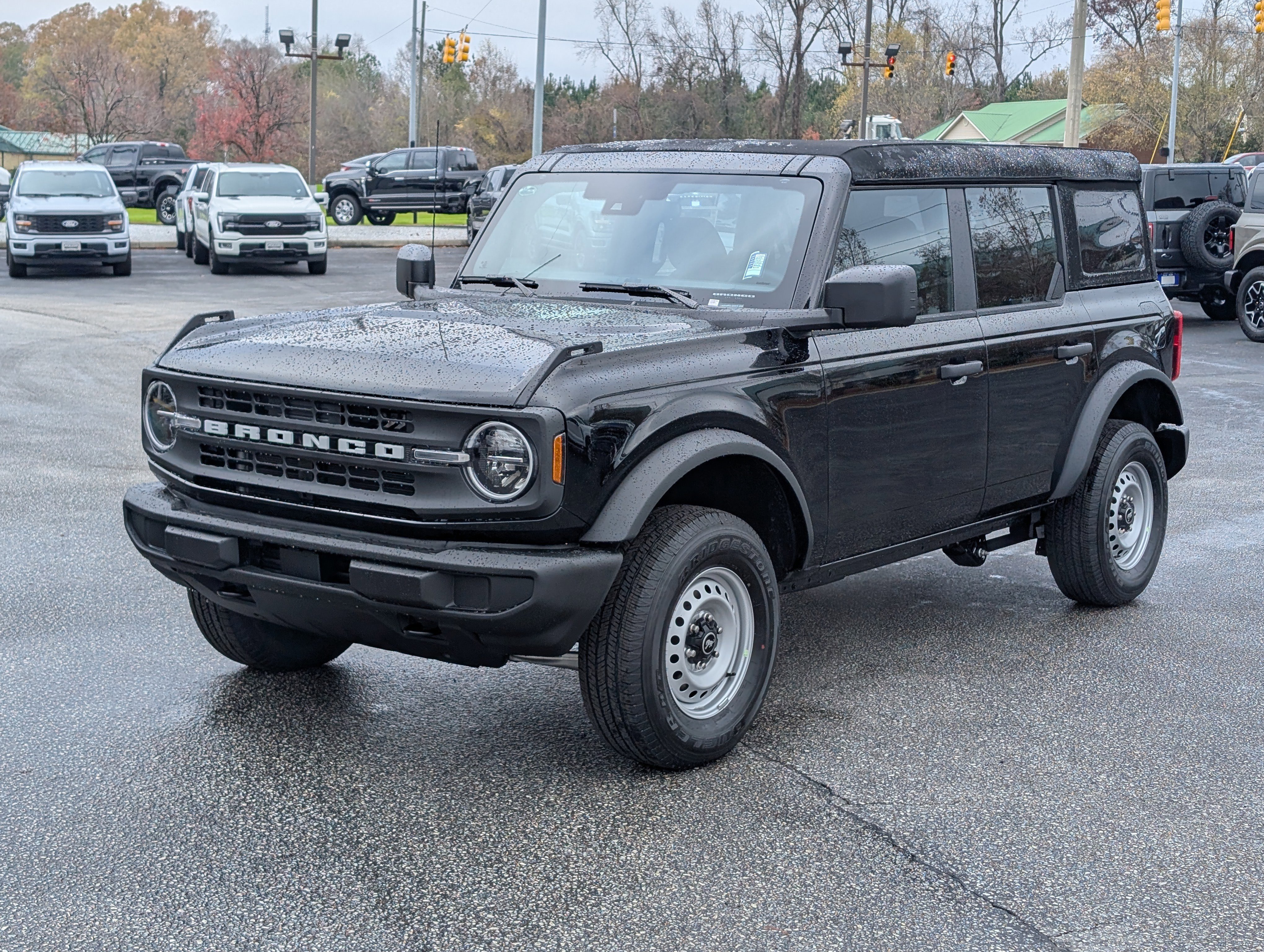 2025 Ford Bronco 4-Door Base's photo
