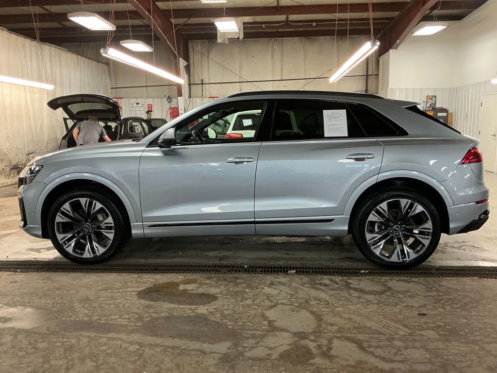 2025 Audi Q8 55 Premium Plus photo 2