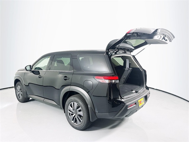 2025 Nissan Pathfinder S photo 6